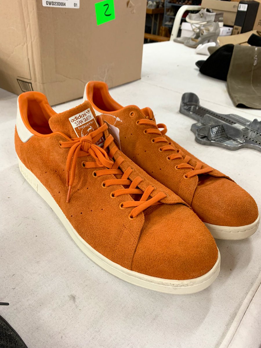 SteelersFanTN's tweet photo. Hey @RamonFoster, found you some shoes to match your #Vols attire! #GBO 🍊 #GatorHaters #Size20 😊 #Adidas https://t.co/PbZiT5CQwb
