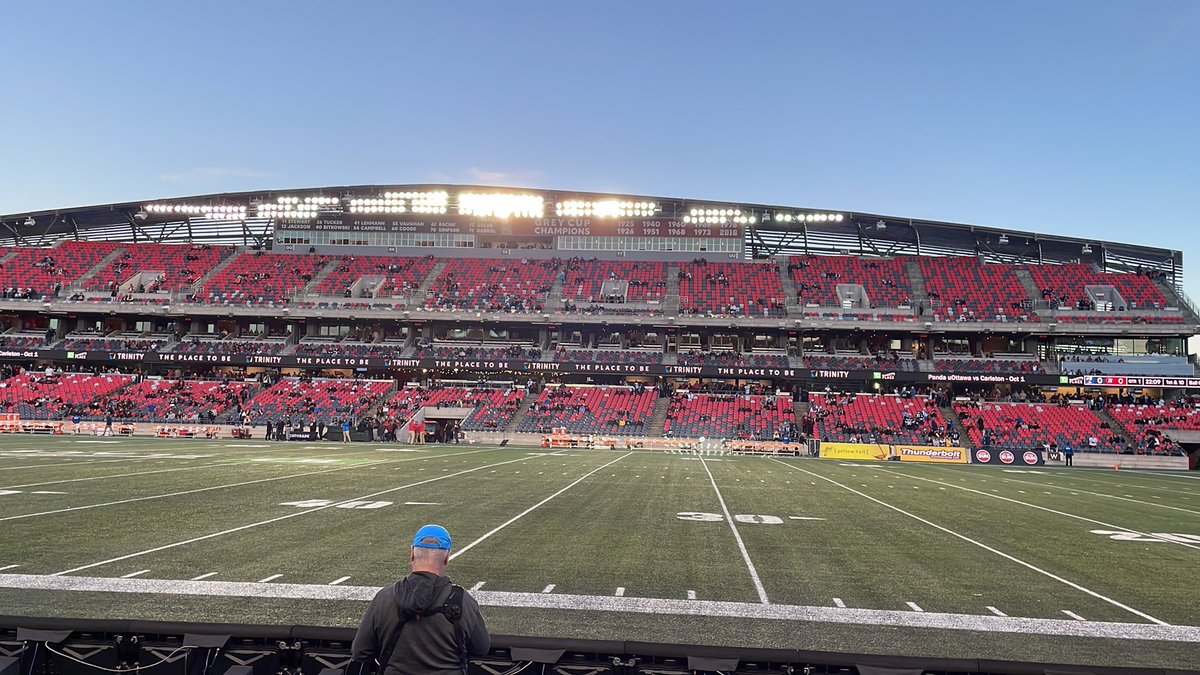 fennt2000's tweet photo. Let’s go redblacks @REDBLACKS https://t.co/Zub7UlGV3e