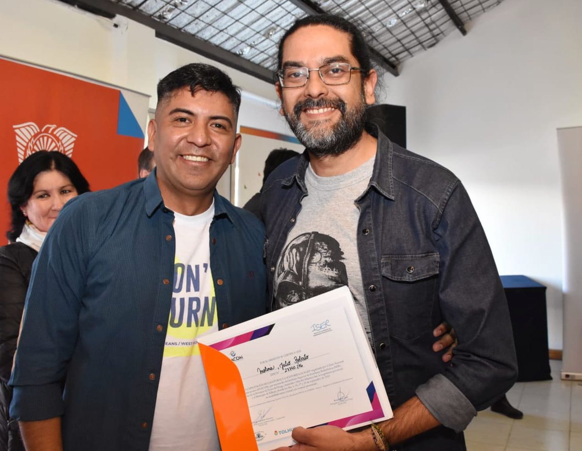 JavierCalisaya's tweet photo. Esta jornada, que tanto nos llena de alegría, me trae el recuerdo de nuestro paso por #AFSCA (Hoy #Enacom #RíoGrande) donde tuvimos la satisfacción de capacitar y habilitar a locutorxs que hoy trabajan en diversos medios audiovisuales de la provincia. https://t.co/EiM3rXXUq2