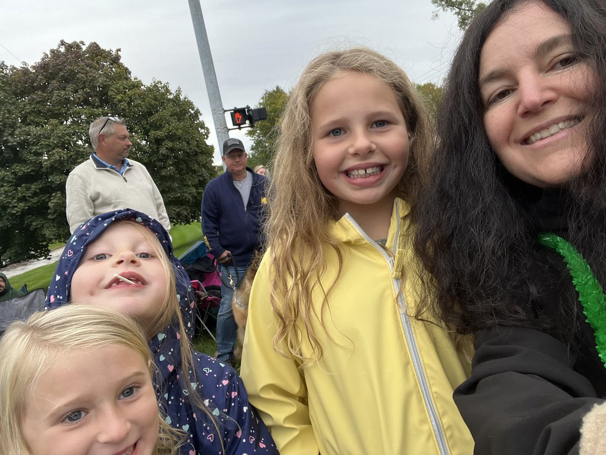 SLCSMrsAllen's tweet photo. Saw these Pioneers at Pumpkinfest!  @SLCSpearson https://t.co/DOiowflBWZ