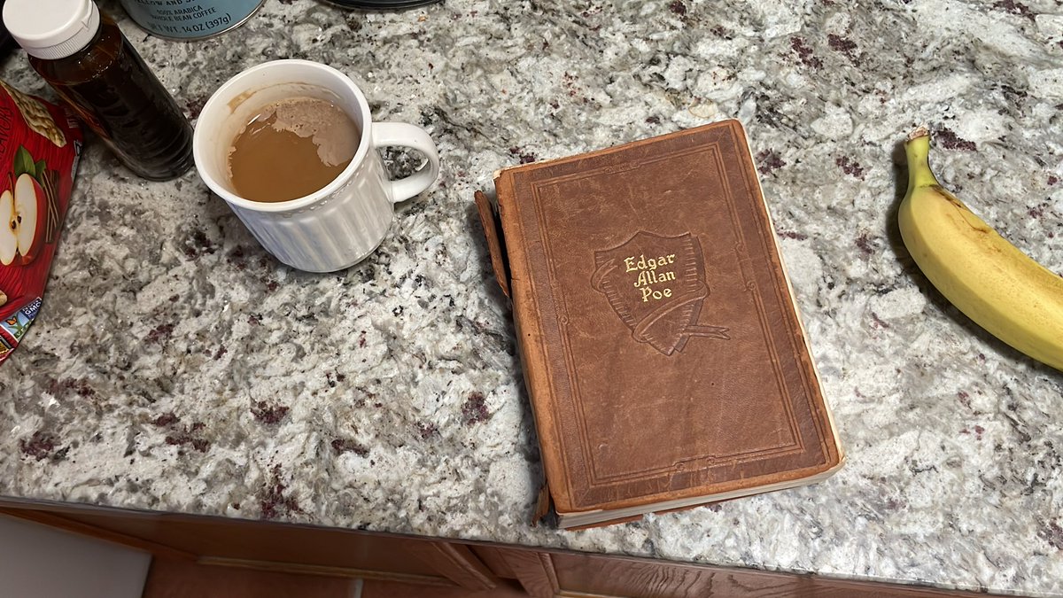 bluedogzoo2's tweet photo. @mrj_psychoten 1927 leather bound copy of the collected works of Edgar Allan Poe https://t.co/nVPxWsfxBs