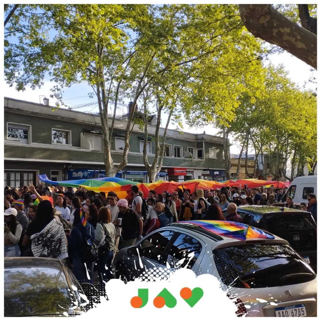 jav_uy's tweet photo. Colonia se vistió de colores 🌈 
.
Hoy estuvimos junto a Asepo participando de la sexta marcha de la diversidad en Colonia ✊🏽🏳️‍🌈 
.
"QUE ESTAR BIEN NO SEA UN PRIVILEGIO" 
❤️🧡💛💚💙💜
@coloniadiversa https://t.co/smaRC1Nwmk