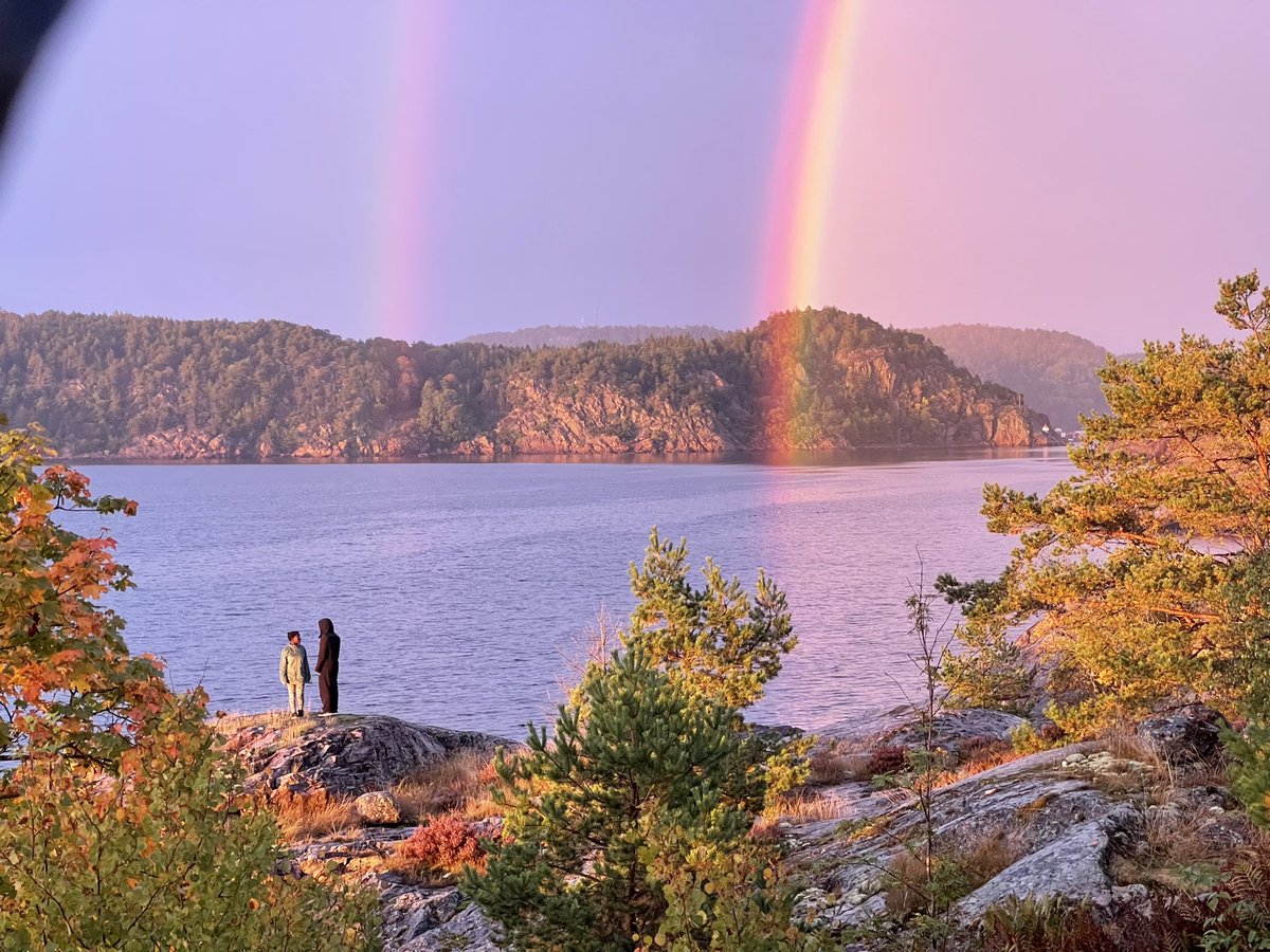 LenanderJennie's tweet photo. Some where over the rainbow….kan det betyda lycka? #lervik #lycka #rainbow #gränsen #svinesund https://t.co/Qk8btg5N7Q
