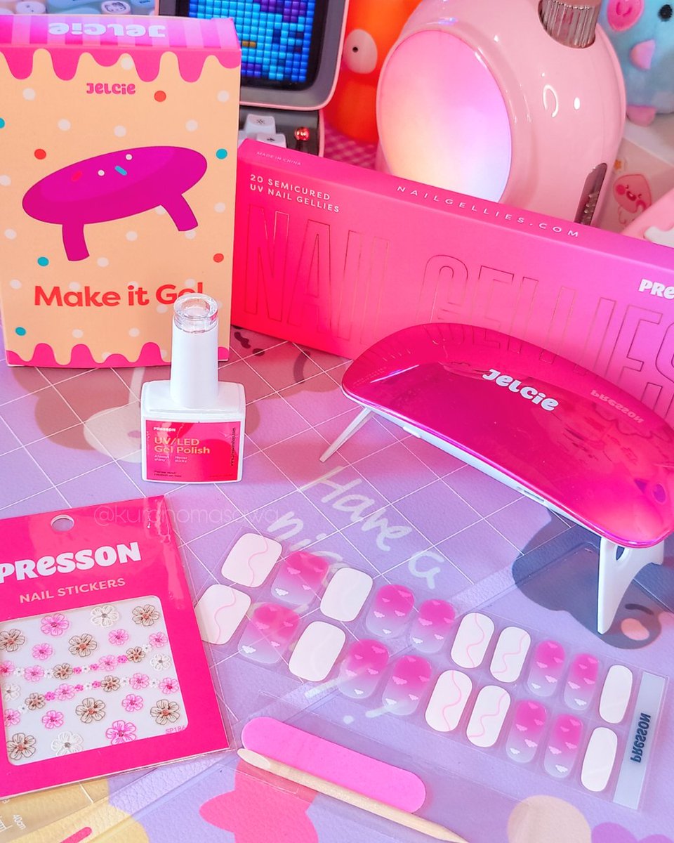 kuronomasawa's tweet photo. All cute stuff that came in my @getjelcie starter pack box 💫 Now I can do my gellie nails at home! 💕 https://t.co/Bu2APQwY5p