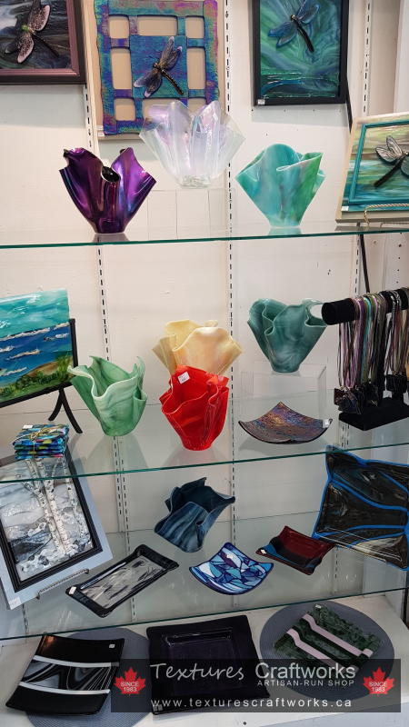 texturescrafts's tweet photo. #Fused and #slumpglass by our member Angela Sirrs @dragonflydesignsaf #TexturesCraftworks @lockestshops
#plates #bowls #dichroic #dichroicglass #colourful #handmade #HamOnt #handcrafted #local #artisan #artist #art #Fusedglass #glassart #accessories #homedecor #vases https://t.co/4T48hnDIoN