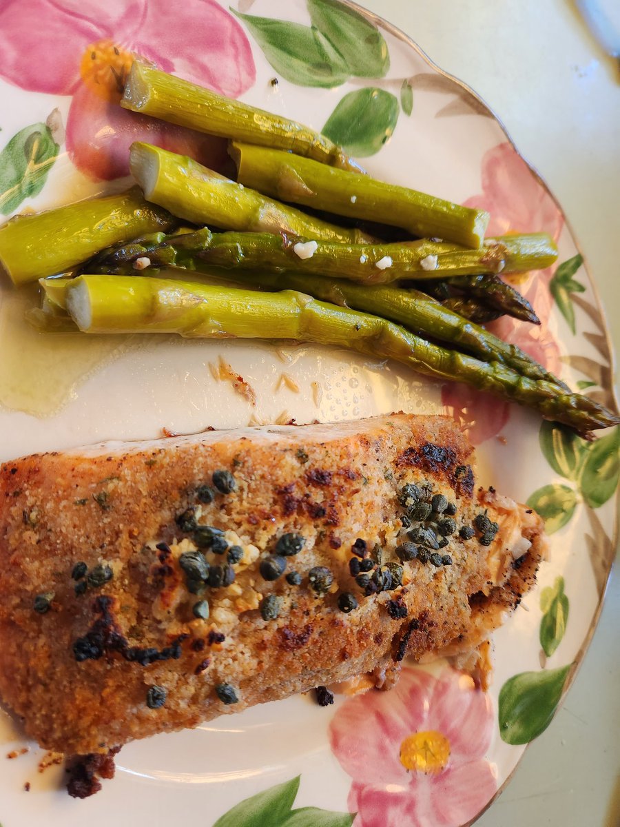 #DinnerTime #BakedSalmon & #Asparagus Yummy 😋