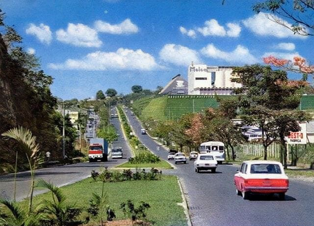 EShistoria32's tweet photo. Bulevar del Ejército, San Salvador, 1966. https://t.co/mA88ozDxnd