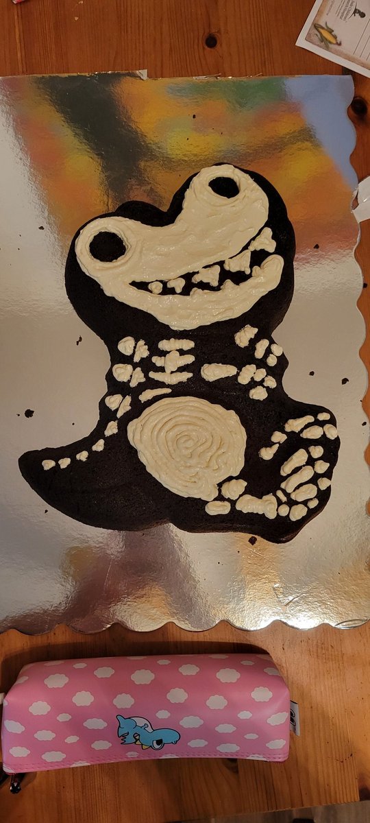 exclamate_'s tweet image. Shoutout to @airrum for frosting these cakes for Elliott's party!