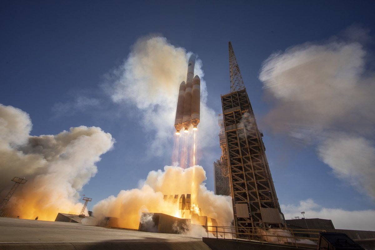 ulalaunch's tweet photo. The #DeltaIVHeavy rocket launches from Vandenberg's Space Launch Complex-6 on the #NROL91 mission. https://t.co/IxDZyOg3mV