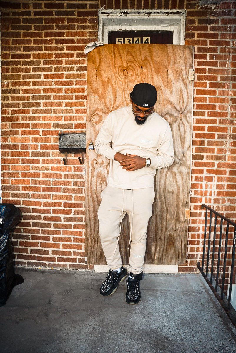 _dre3x's tweet photo. ain’t nomore stress, once u learn the finesse💰🚶🏾‍♂️ https://t.co/GjxXZBhTpF