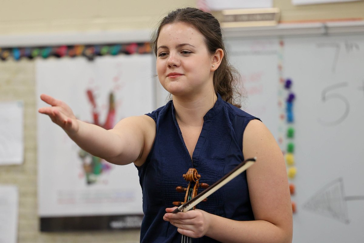 MyZvilleSchools's tweet photo. Zionsville West Middle School Orchestra students had an opportunity to hear Ines Issel, a 21-year-old violinist, representing Poland and Spain, from the International Violin Competition of Indianapolis. She played a violin made in 1758. #zcssstrong https://t.co/bggvvXphtZ