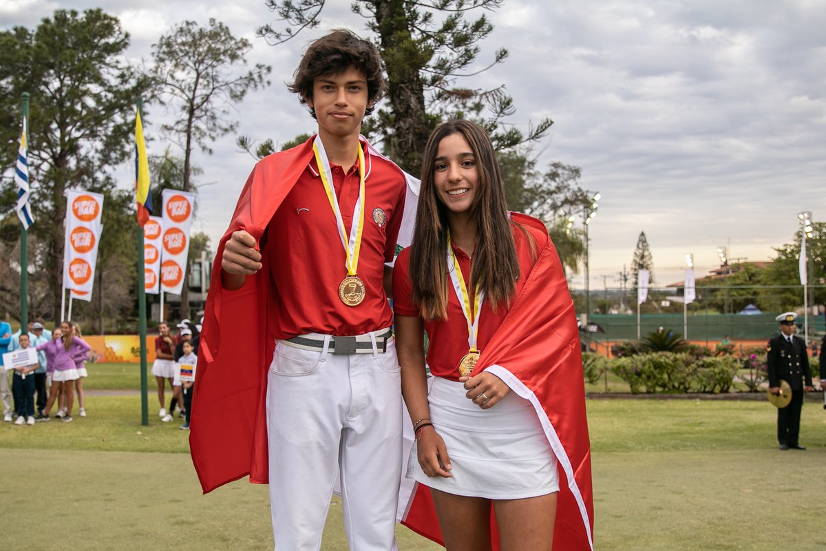 apgolfoficial's tweet photo. #Campeones 🇵🇪🥇| Muchas felicidades a Camila Zignaigo y Mauricio Tello, quienes se llevan el primer lugar en la categoría equipo mixto en el Campeonato Sudamericano Pre Juvenil de Golf 2022 ⛳🏌️‍♂️ https://t.co/Zr4OAQLxF4