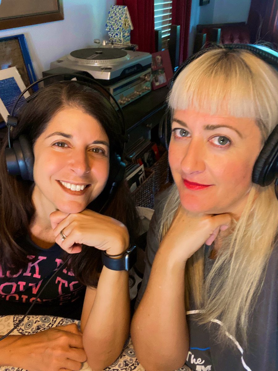 MuckPodcast's tweet image. Another Saturday recording in the books! 
🔪🎧🏛️

#podcast #cohosts #politicaldrama #muck #saturdayvibes