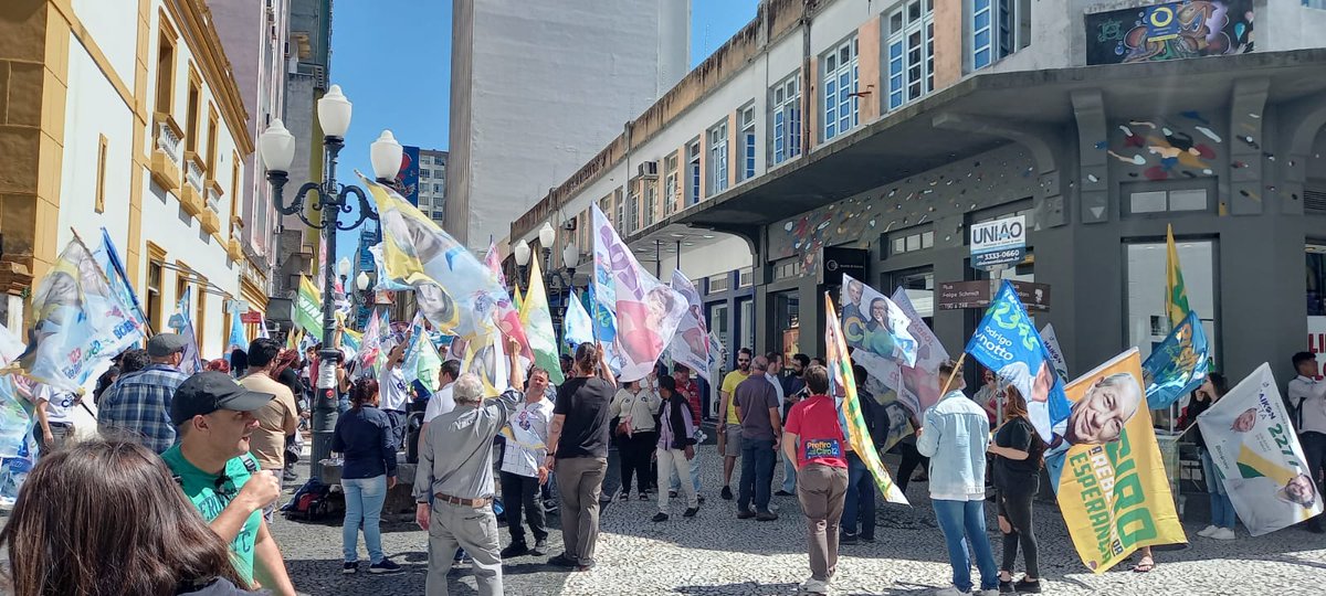 todoscomcirosc's tweet photo. Mais um dia de muita esperança! É Ciro Gomes Presidente, Boeira Governador e Hilda Senadora!!!🌹✊ https://t.co/ziQrPbuS4G