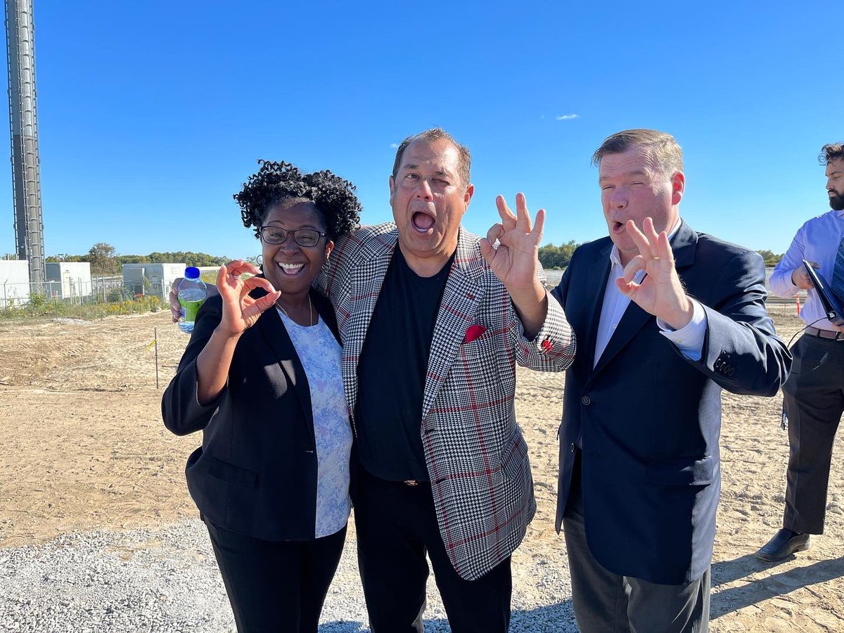 It was great to join <a href="/fordnation/">Doug Ford</a> and Durham 4 colleagues @peterbethlenfalvy @patrice4ajax <a href="/lornecoe/">Lorne Coe</a> to unveil a 233k sq foot industrial complex in partnership with SmartCentres and <a href="/LastmansBadBoy/">Lastman's Bad Boy</a>
