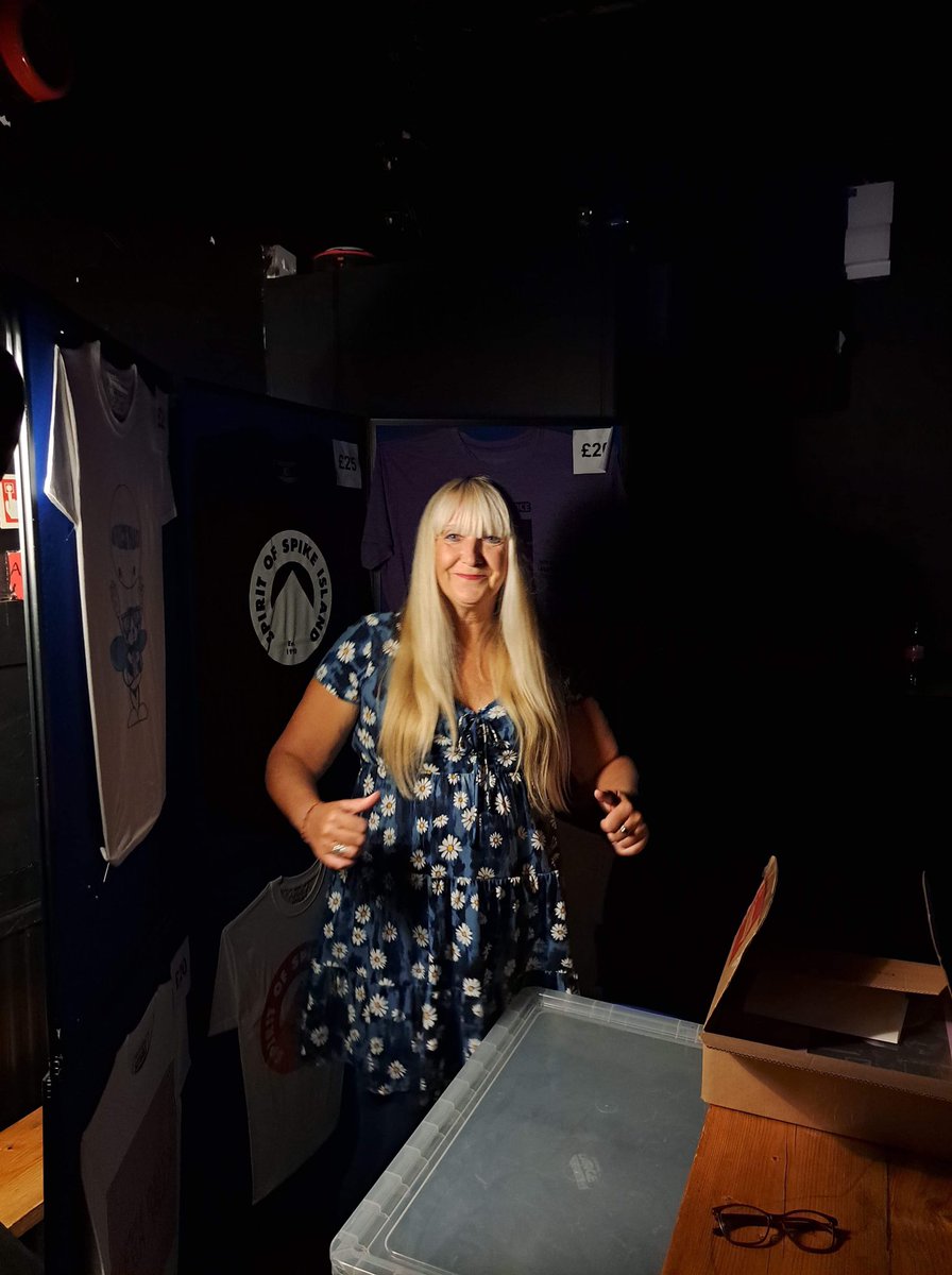 poppyster's tweet photo. Loved holding the fort on the Merch for @vegarallymusic  @Pastelbanduk  and @afflecks_palace - what a night of great music @BedfordEsquires #qualitytunes #topbands https://t.co/LymSyiH2ZF