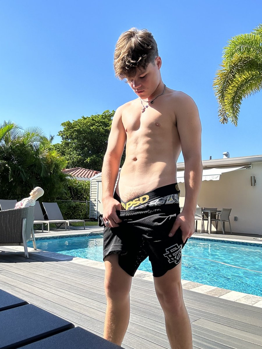 Jackexclusivex's tweet photo. Message me on my 0F if u wanna see more😉🥵 https://t.co/1U2K36nt46