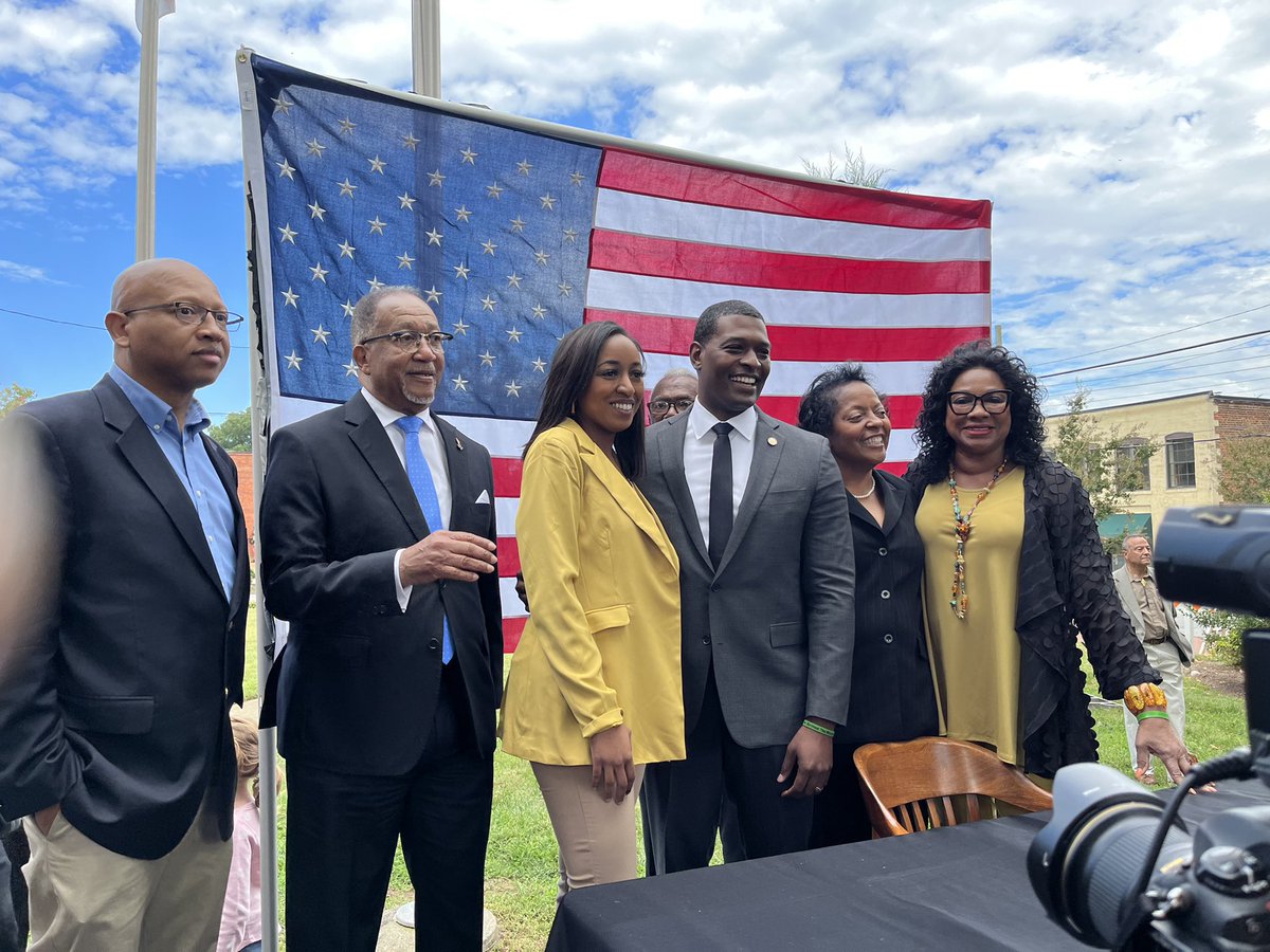 risestjames tweet media