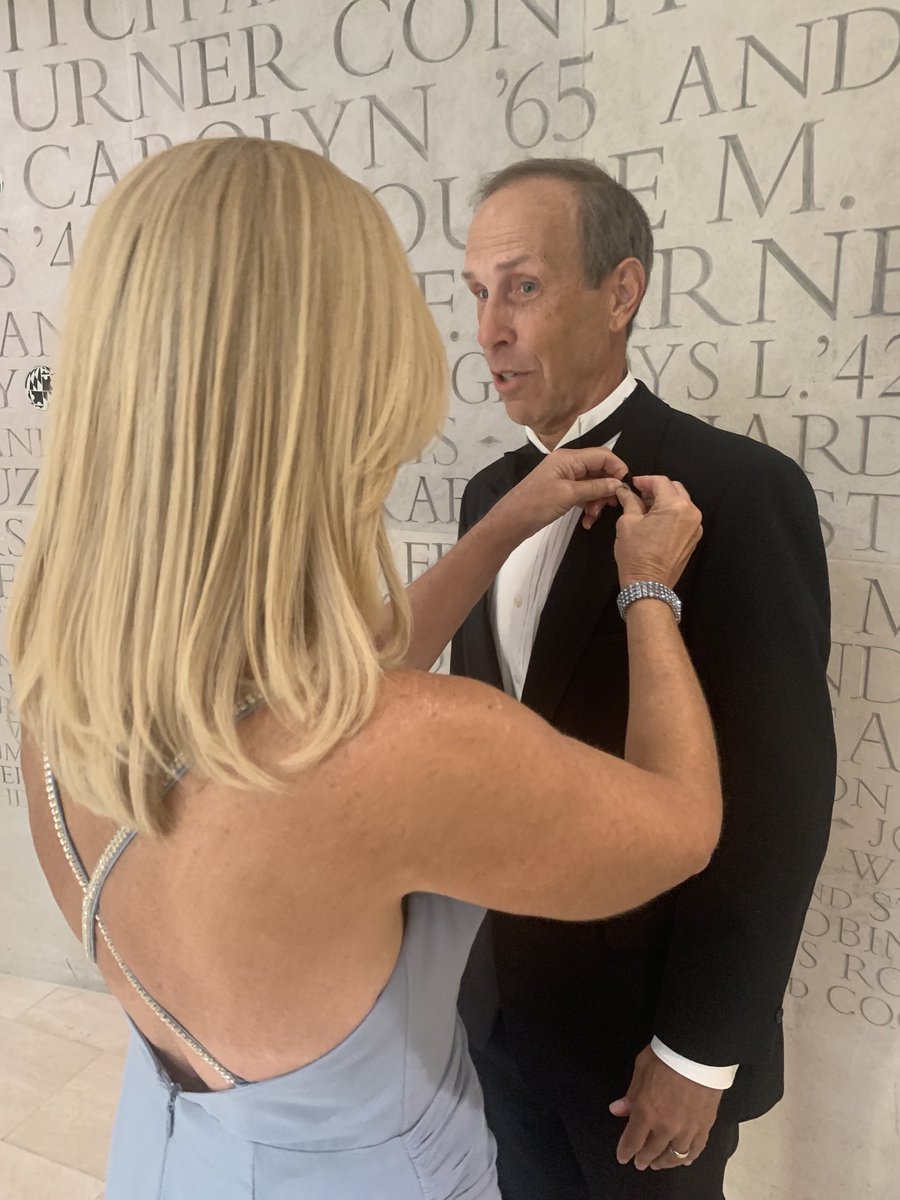 CairnsKcairns's tweet photo. Honored to pin @JohnCrosset ⁦@FOXBaltimore⁩ former Executive Producer ⁦@CapitalEmmys⁩ Silver Circle winner! https://t.co/h0jiDAAsJd