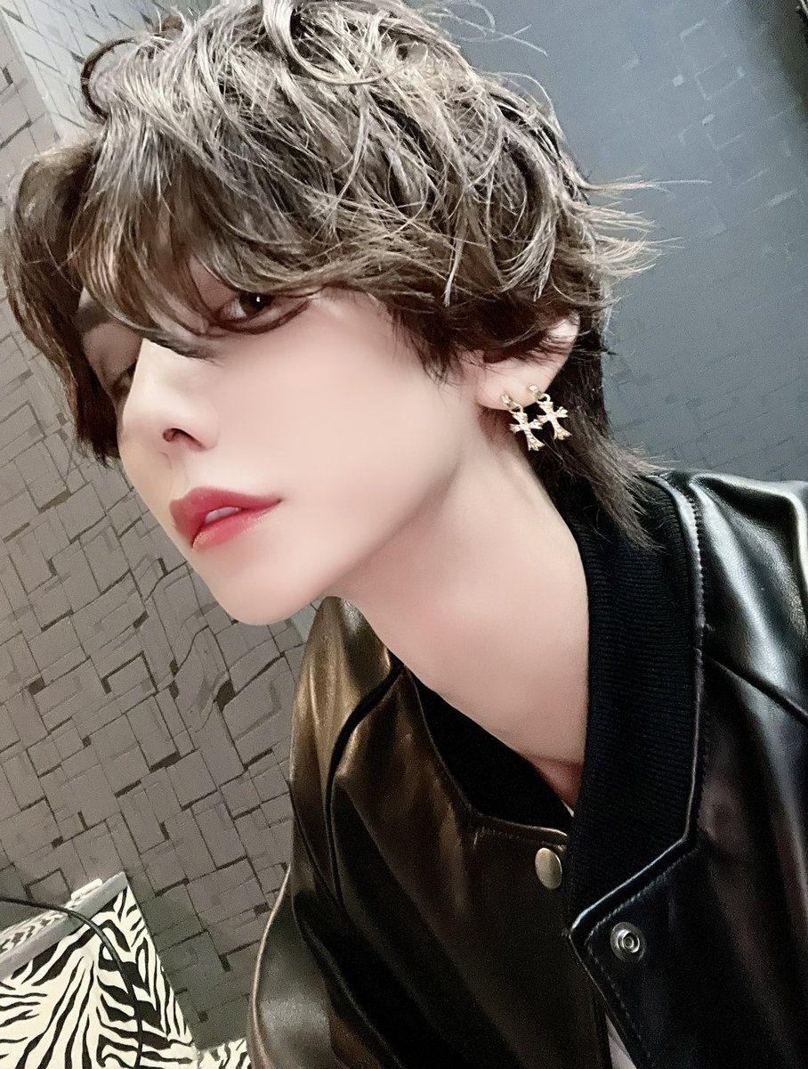 aim_haruto's tweet photo. ソファーで寝てた、、
また寝よ。 https://t.co/xIOneQOKOt