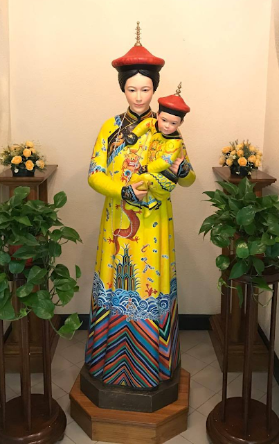 TheChurchInAsia's tweet photo. The famous "Our Lady of China" painting in statue form.  The statue is located in Macau, and depicts the Virgin Mary and Christ in imperial garb. https://t.co/flEcIY5RBu