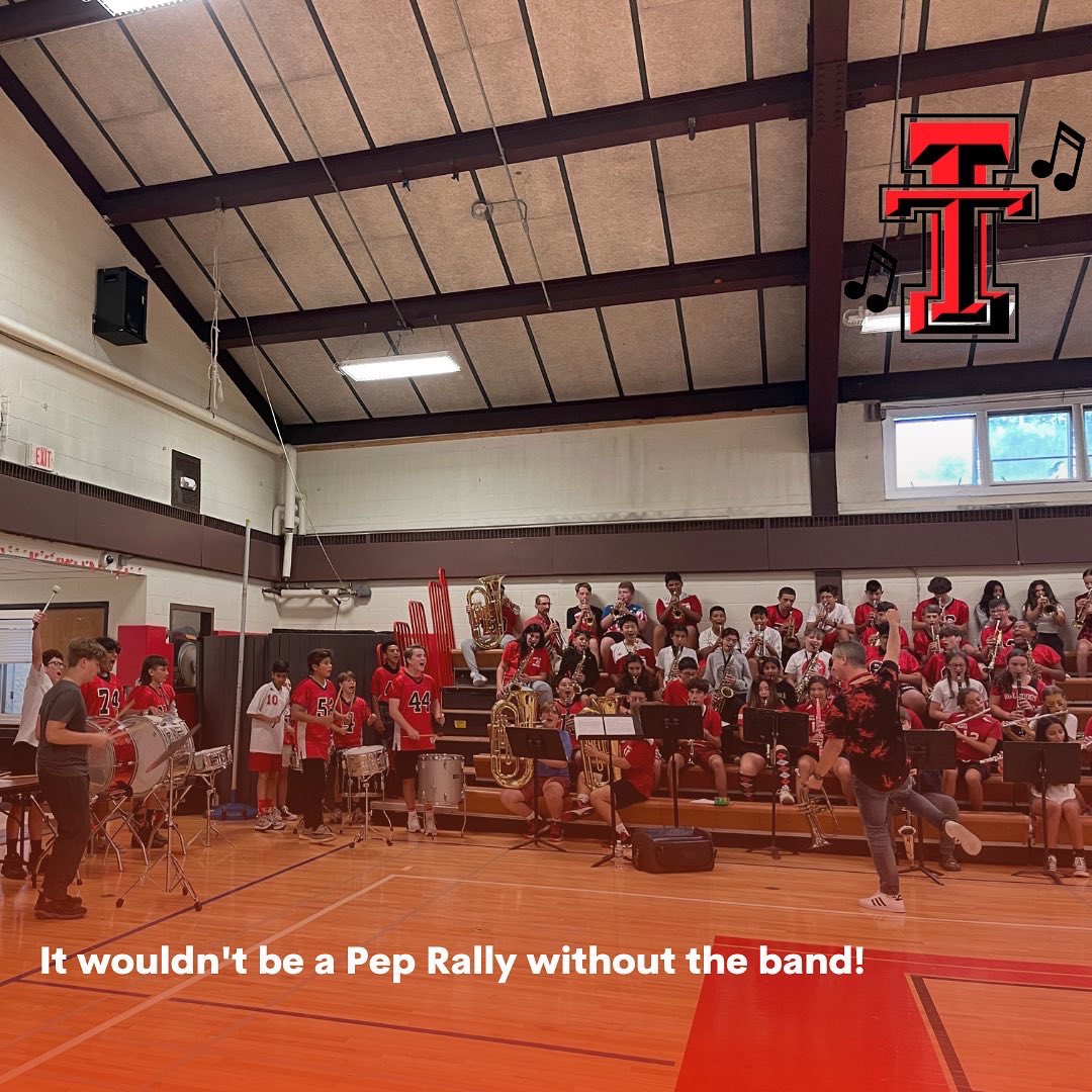 msmarcusmusic's tweet photo. It’s been a band kind of week at Island Trees. MS Pep Rally and first High School football home game! @IslandTreesHS @IslandtreesMMS https://t.co/lIhFuQFPOV