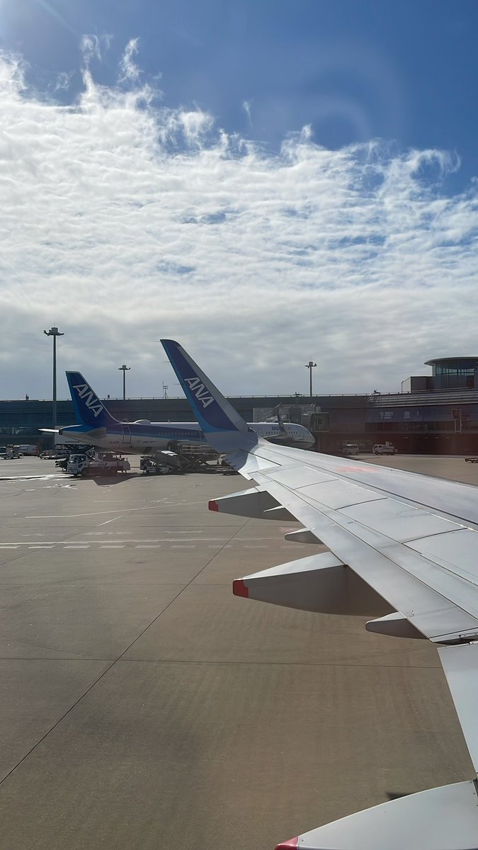 MATSU_RYO's tweet photo. 本日も行ってきます。

おはようございます。
#ANA #羽田空港 #小松空港 https://t.co/Ue7Mi9c4sq