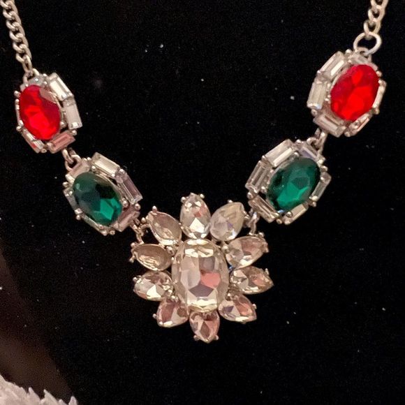 amanda_mucha's tweet photo. So good I had to share! Check out all the items I'm loving on @Poshmarkapp #poshmark #fashion #style #shopmycloset #nobrandtag #rachelrachelroy: https://t.co/c5smTDjEia https://t.co/oX8FJPxRCC