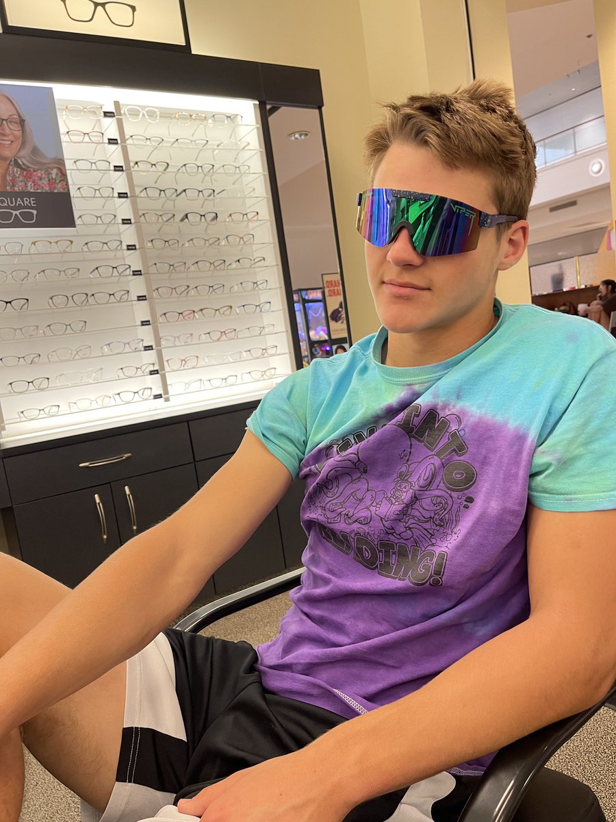 TateHutch's tweet photo. #diveintoreading https://t.co/VnkdfgYAkf