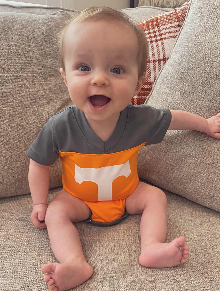 Ashley_H_Knight's tweet photo. Vols Win!!! Mom says this is a big deal, but I never doubted them! #GoVols #FutureVFL https://t.co/JUeARB0DQm