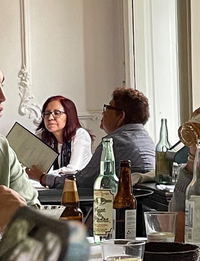 En un restaurante conservador y neoliberal... Sin austeridad <a href="/SEP_mx/">SEP México</a>  <a href="/PDI_FGJCDMX/">Policía de Investigación</a>