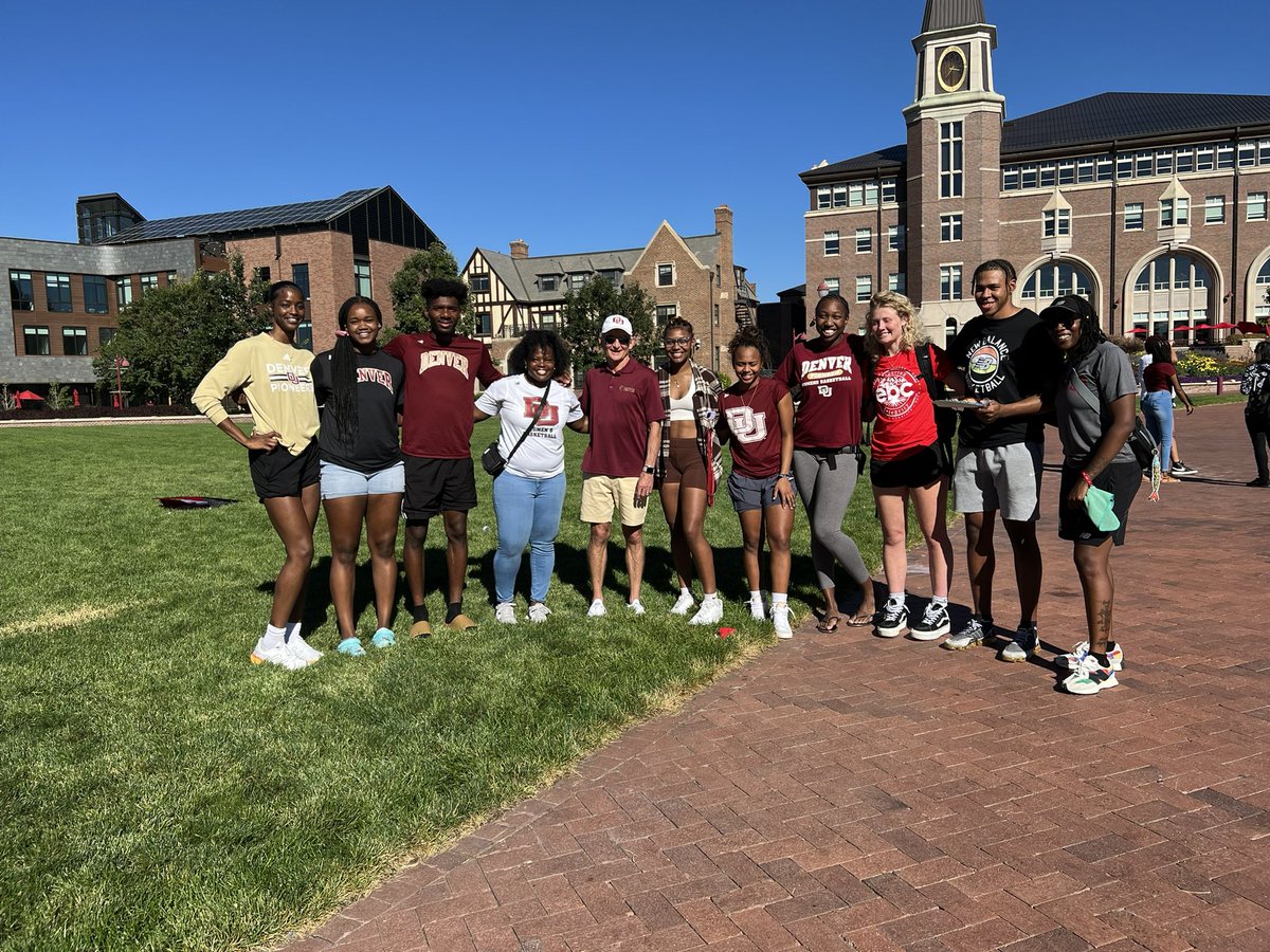 doshwoods's tweet photo. Great Welcome Black picnic hosted by @bci_at_du so great seeing @DU_Pioneers representing &amp; great seeing @DU_chancellor too!!  #GOPIOS🔴🟡 https://t.co/buZ7R0KRwQ