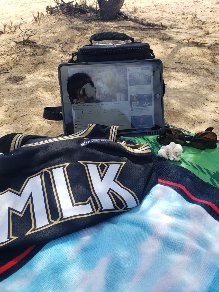 DrPostALotHere's tweet photo. Watching the latest #Drinkchamps with #KevinHart4real #MLK #MauiVibes
Salute @noreaga @djEFN and the whole @Drinkchamps @DrinkChampSport family https://t.co/KXlYJPWX8f