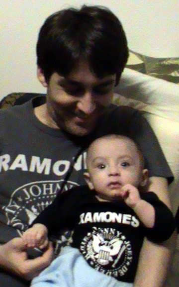 junior_maligno's tweet photo. Há 11 anos... meu pequeno punk-rocker!
#punk #rock #punkrock #punkrocker #ramones #bebe #baby #paiefilho #fatherandson #ramonesfan #punkisnotdead #punkforever https://t.co/bLnC4N3ebr
