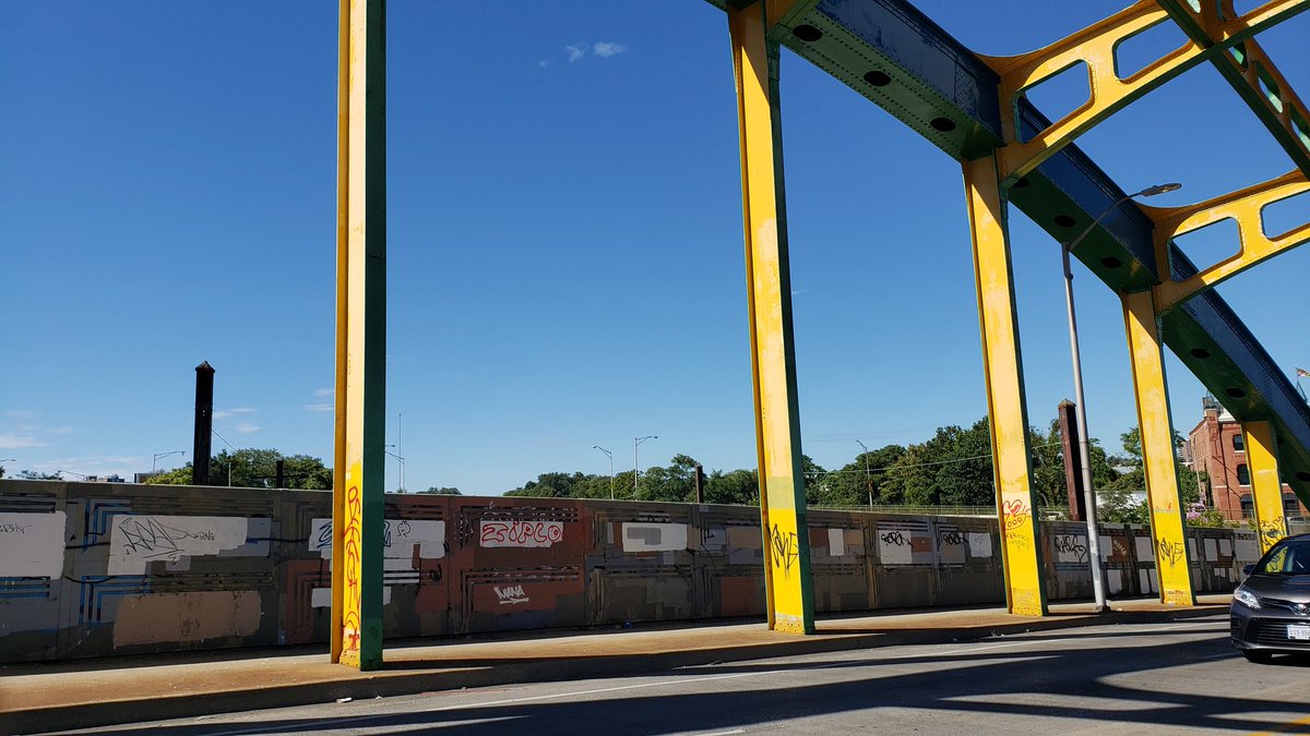 rubrics4life's tweet photo. Howard Street Bridge, Baltimore.

#YellowBridge https://t.co/fKPjDQhatz