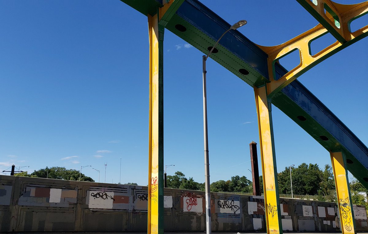 rubrics4life's tweet photo. Howard Street Bridge, Baltimore.

#YellowBridge https://t.co/fKPjDQhatz