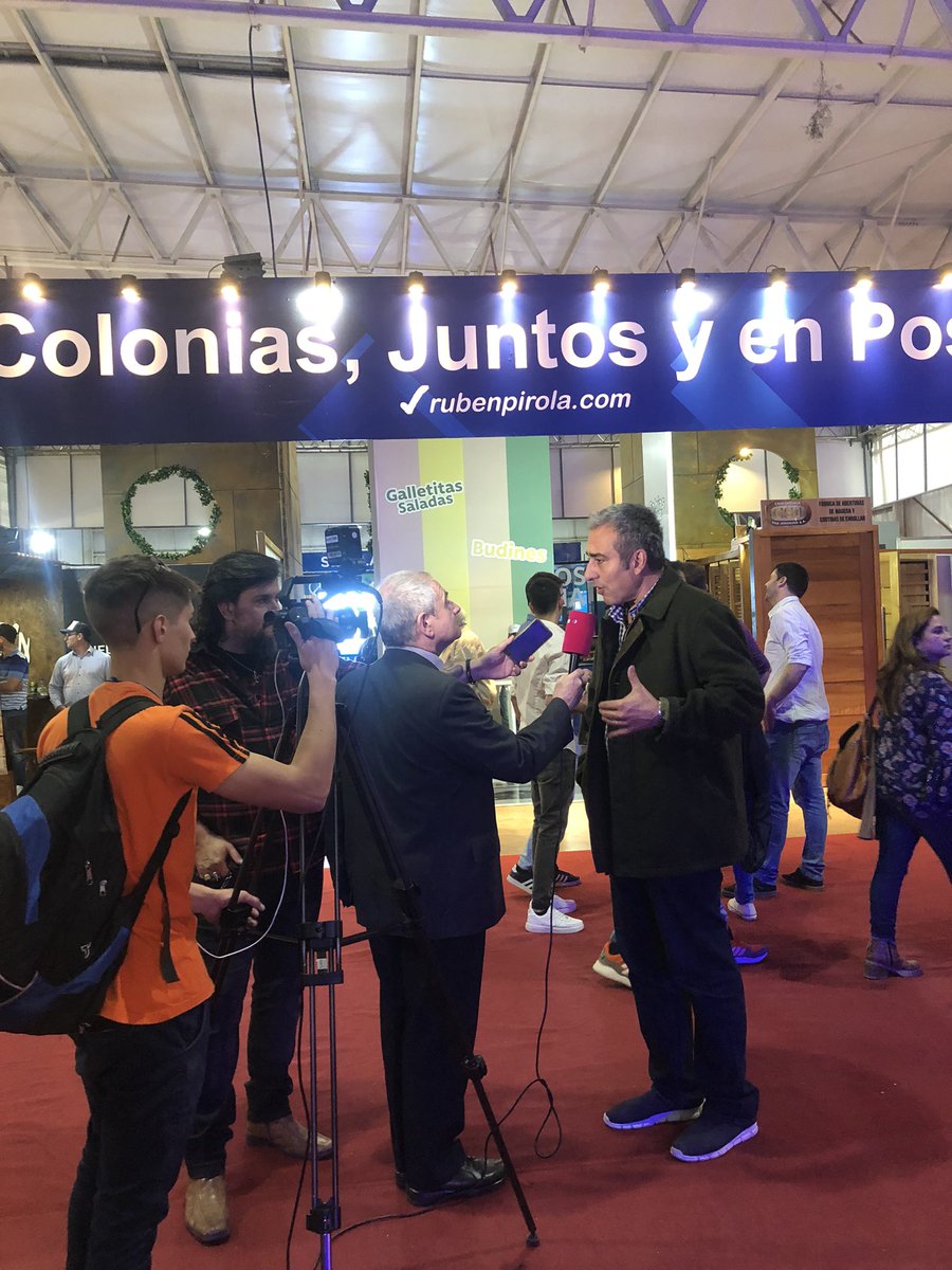 cachi_martinez's tweet photo. Visitamos en Esperanza #Fecol y #Expodema clásicas muestras del enorme potencial productivo de la pcia de Santa Fe que nos enorgullece. https://t.co/SB8jgZBAZJ
