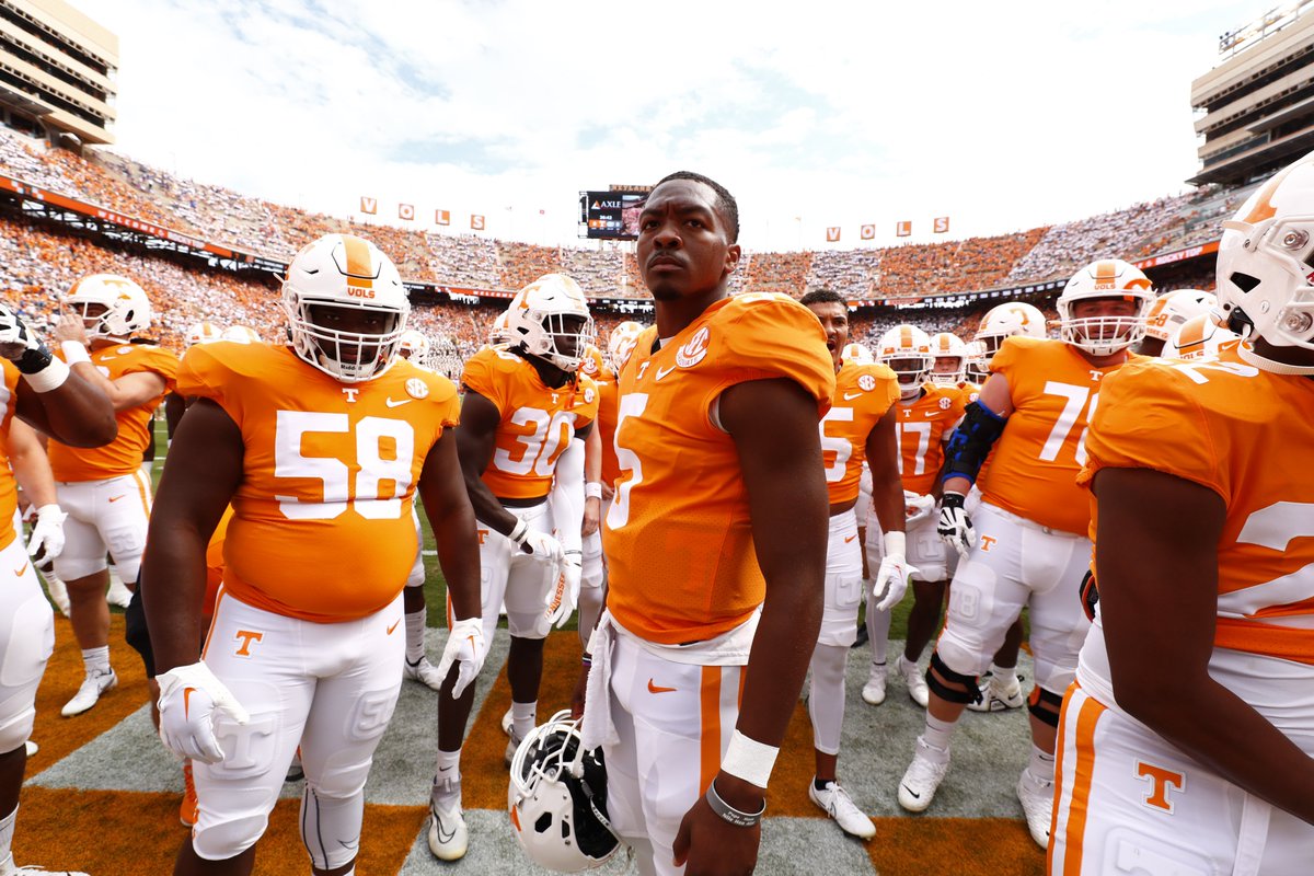 𝐻𝐼𝑀don Hooker.

• 22-28 / 349 yds / 2 TDs
• 13 rush / 112 yds / TD