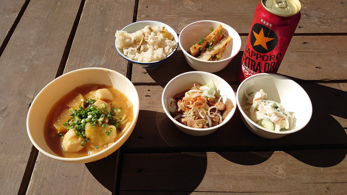 silvimetal's tweet photo. スタバにゃ♪
朝からもつ煮とビール最&高!!
#ヘロヘス
#HELLOFEST https://t.co/QojU32KJiT