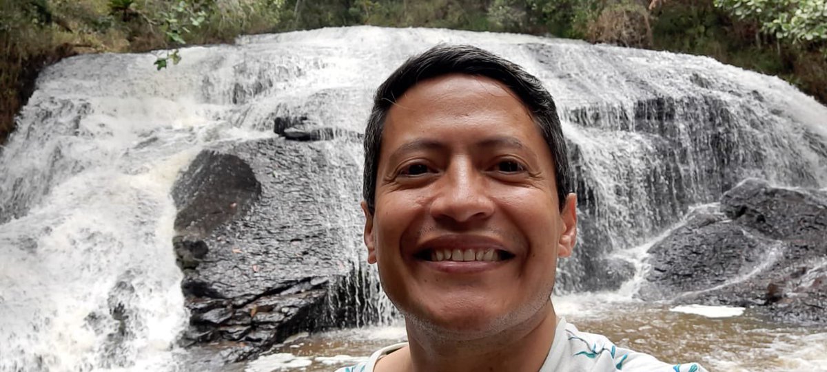 alfegul's tweet photo. “Tenemos que aprender a amar lo que somos y a desprendernos de lo que alguna vez quisimos ser…” #RCadenas en #AGaviria https://t.co/N5tcRqTC30