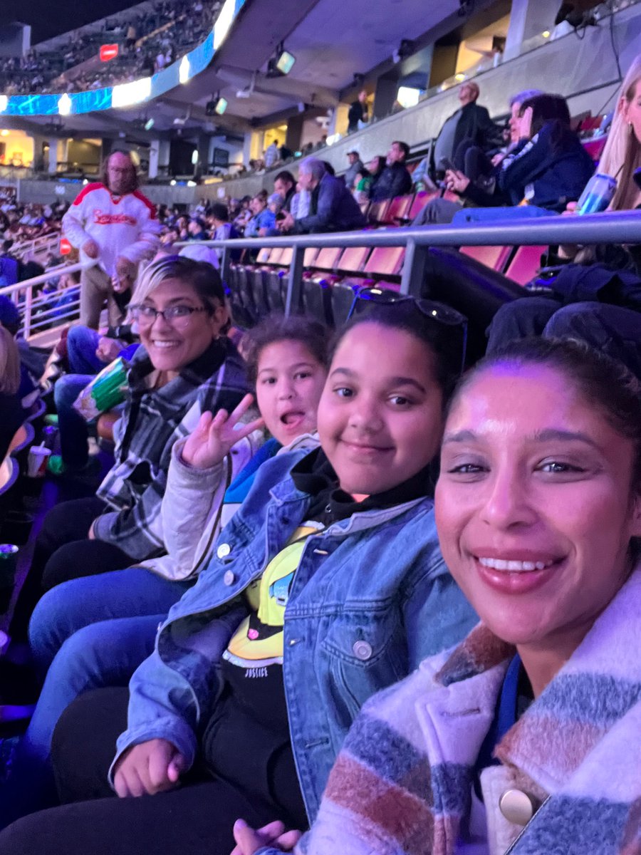 aleeshasy's tweet photo. Our first ever Leafs game! 🔵 ⚪️ #LeafsForever @MapleLeafs @BBBSToronto https://t.co/2SMPdhI75T
