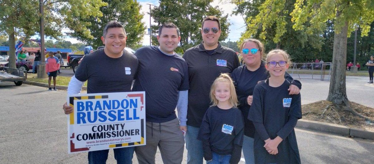 Brandon4StMarys's tweet photo. Today: Walk for Recovery organized by @SMCHD_gov, walked in the County Fair parade, talked to a lot of voters, and even ran into the @WeAreEASMC President!
#LetsVoteBrandon #StMarysCounty #DemcastMd https://t.co/j8RDs5BKqW