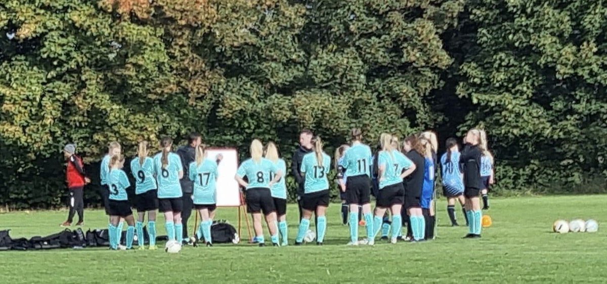 marsh9382's tweet photo. Grassroots doesn’t have to be behind academies - it can be equal to them; coaching=teaching #UEFAB #SAFG #LEVEL3 #keyprinciples #mint https://t.co/oMXSIpFnq6