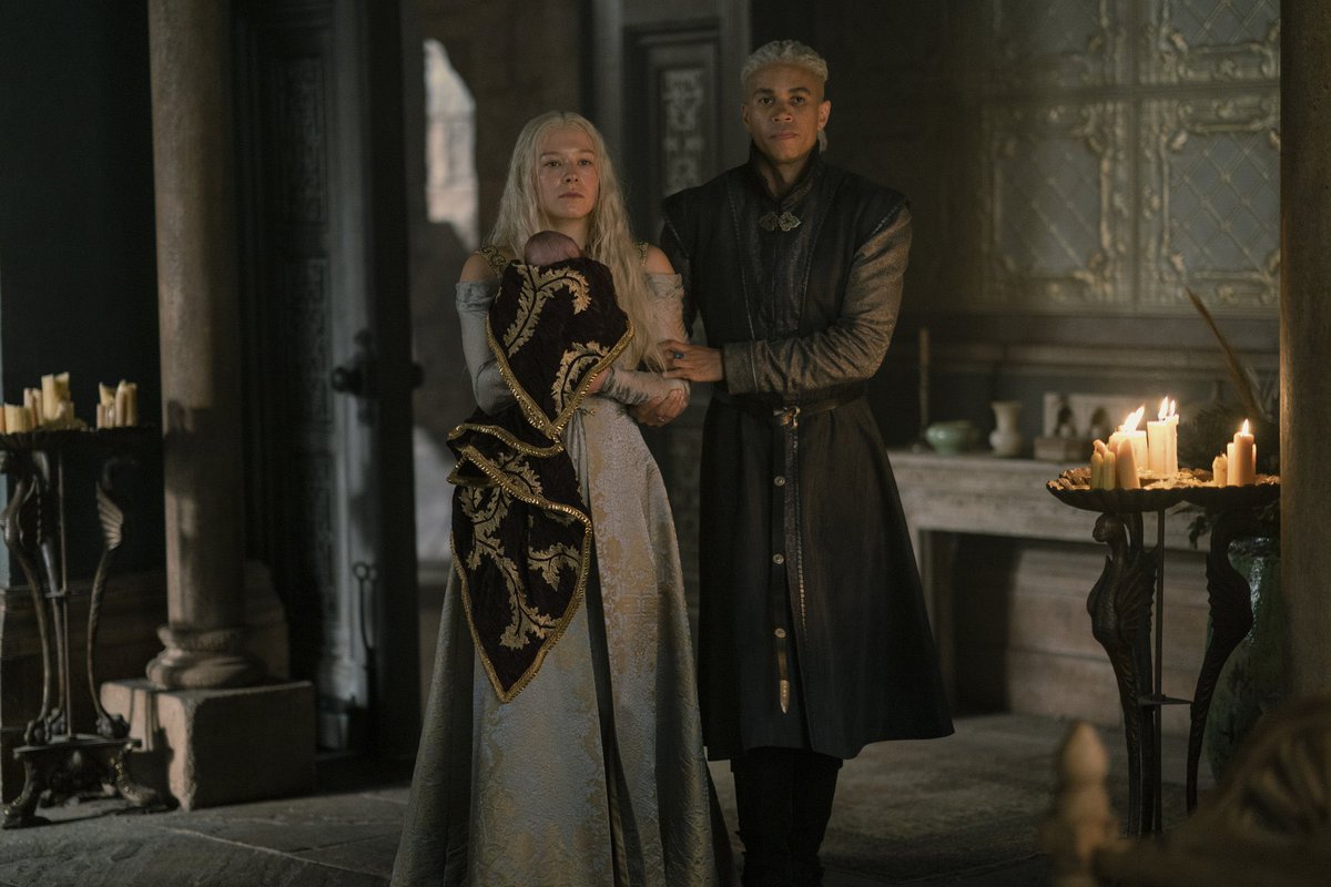 Línea de tiempo en #HouseOfTheDragon 

Episodio 1 -> 6 meses -> Episodio 2 
Episodio 2 -> 3 años -> Episodio 3
Episodio 3 -> 1 año -> Episodio 4
Episodio 4 -> 0-1/2 meses -> Episodio 5
Episodio 5 -> 10 años -> Episodio 6