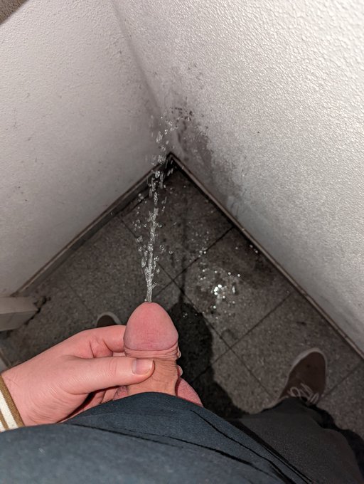 Watering the #piss corner 🥰 https://t.co/9SU02cayuU<a href="/tag/piss"class="tags">#piss</a>
