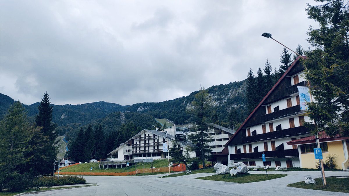 rrstyleocean's tweet photo. Cloudy weather, Winter is coming 🎅🏂#WINTER #CloudyCloudyのくらくらこうえん #italy #pordenone   #landscape #traveling #NatureBeauty #NaturePhotography #rrstylocean https://t.co/RmabLaOhZV