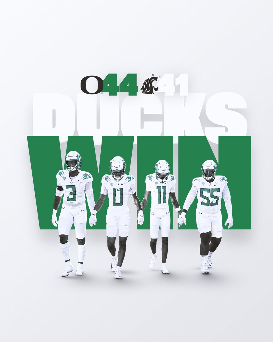 GoDucks's tweet photo. Pure grit.

@OregonFootball defeats Washington State 44-41. #GoDucks https://t.co/fvlwOutpJz