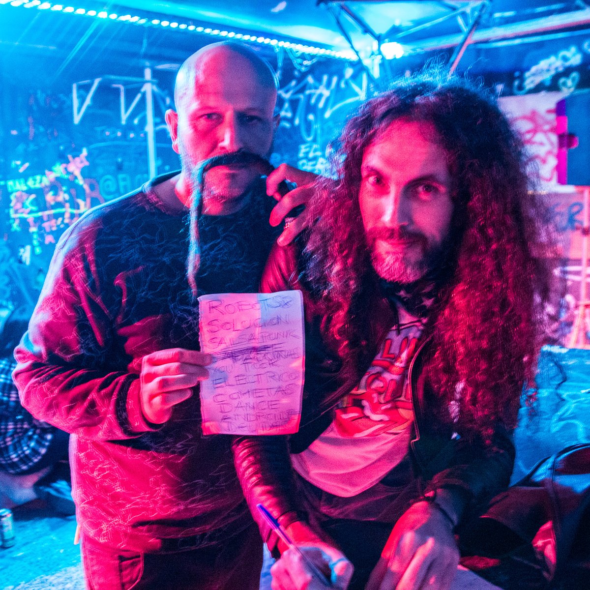 🎼 Si tu quieres probar 
yo te puedo convidar 🎵🎶
🍄 Esta noche desde las 23hs en Carnal 

#nosalgasconrobots en #palermohollywood 🦇 
entrada sin cargo