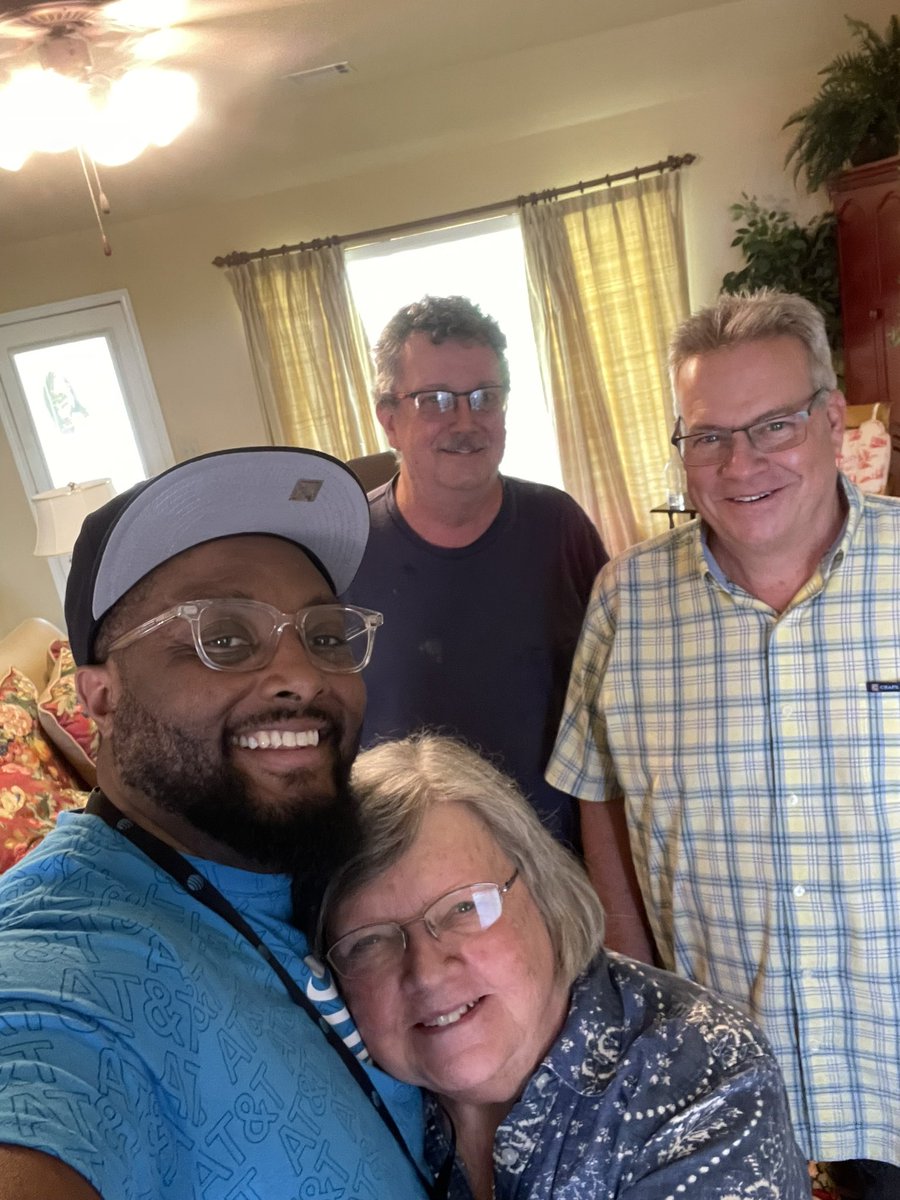 FMW @FiberNinja918 creating the best customer experience keeping our customers connected with the best in Fiber!! ☝🏽💯 @ssthefiberqueen #KAMO #lifeatatt