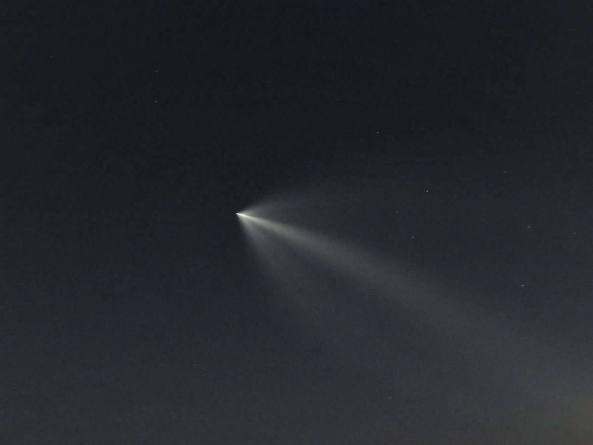 jacorbett70's tweet photo. Anyone who saw a brilliant comet in the sky about 7:40 PM along the east coast (Cape May NJ for me), it was a #spacex launch (Starlink 4-35) https://t.co/mJTREOfz6t